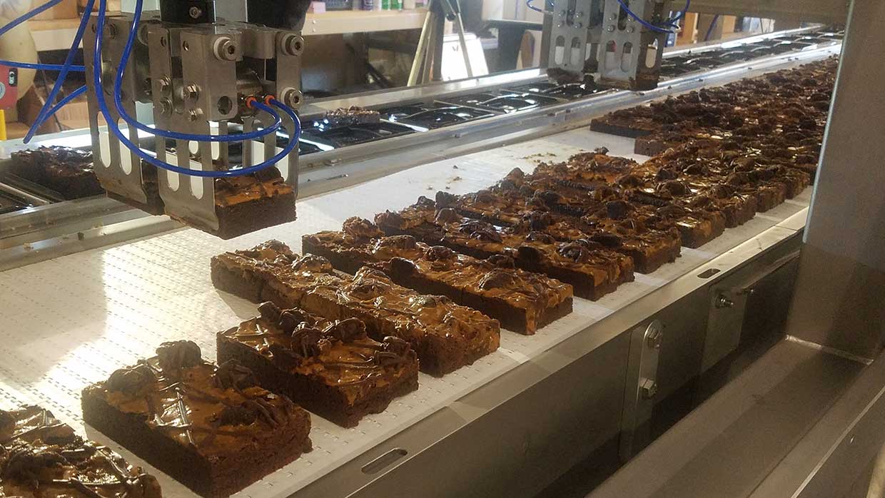 Xilix - High-Speed Pan Sheet Cake Waterjet System