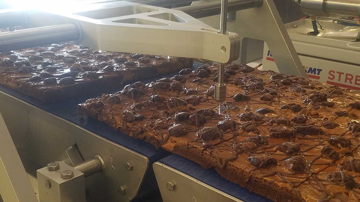 Xilix - High-Speed Pan Sheet Cake Waterjet System